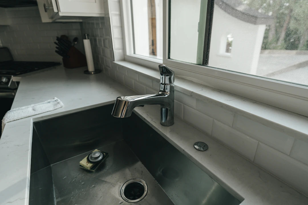 Functionele keukenkraan met filters voor gezond water