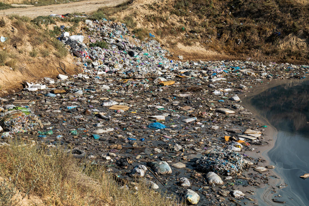 Het Proces van PFAS-Vervuiling in Waterbronnen
